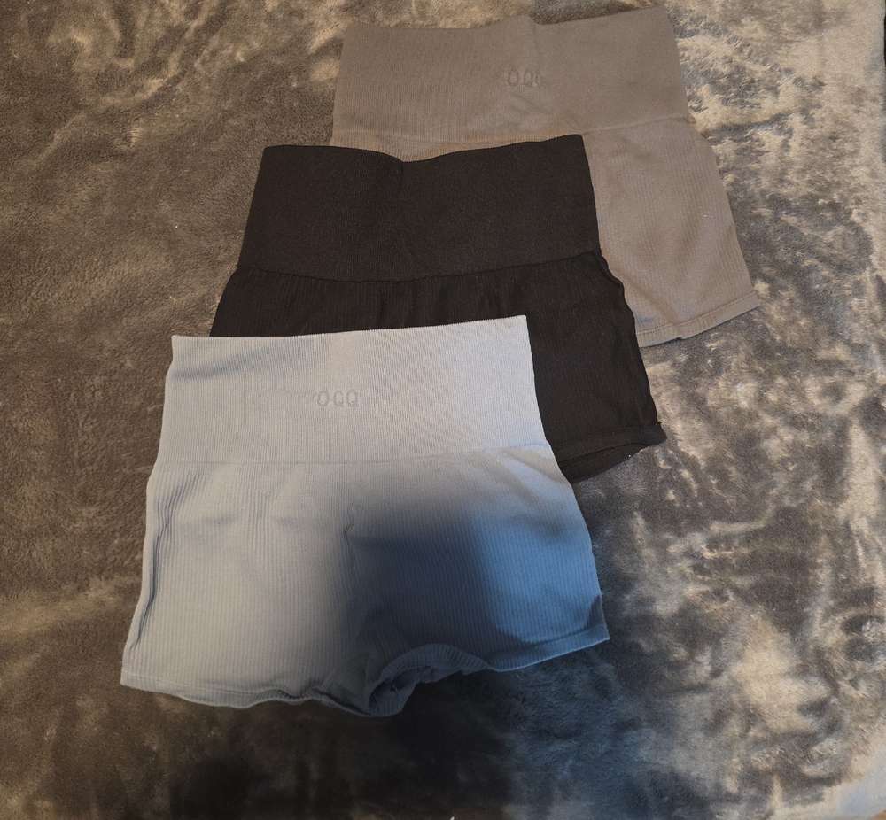 Seamless Ribbed High-Waist Women's Shorts - Black, Gray, Light Blue